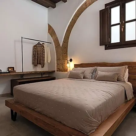 Ancient Knights Luxury Hotel 3*