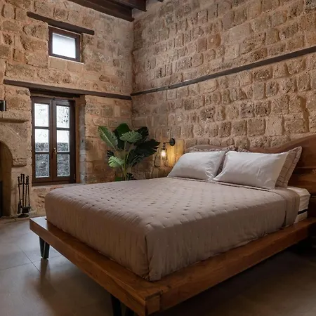 Ancient Knights Luxury فندق